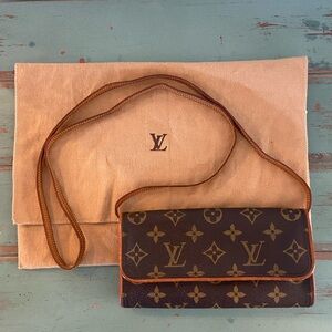 Louis Vuitton Pochette Twin PM w/Dust Cover (VGUC)